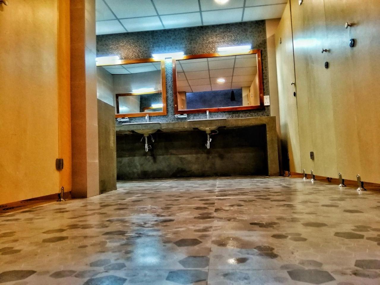 Hiriketiya Beach Hostels Диквелла Экстерьер фото