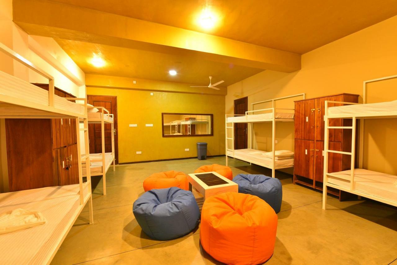 Hiriketiya Beach Hostels Диквелла Экстерьер фото