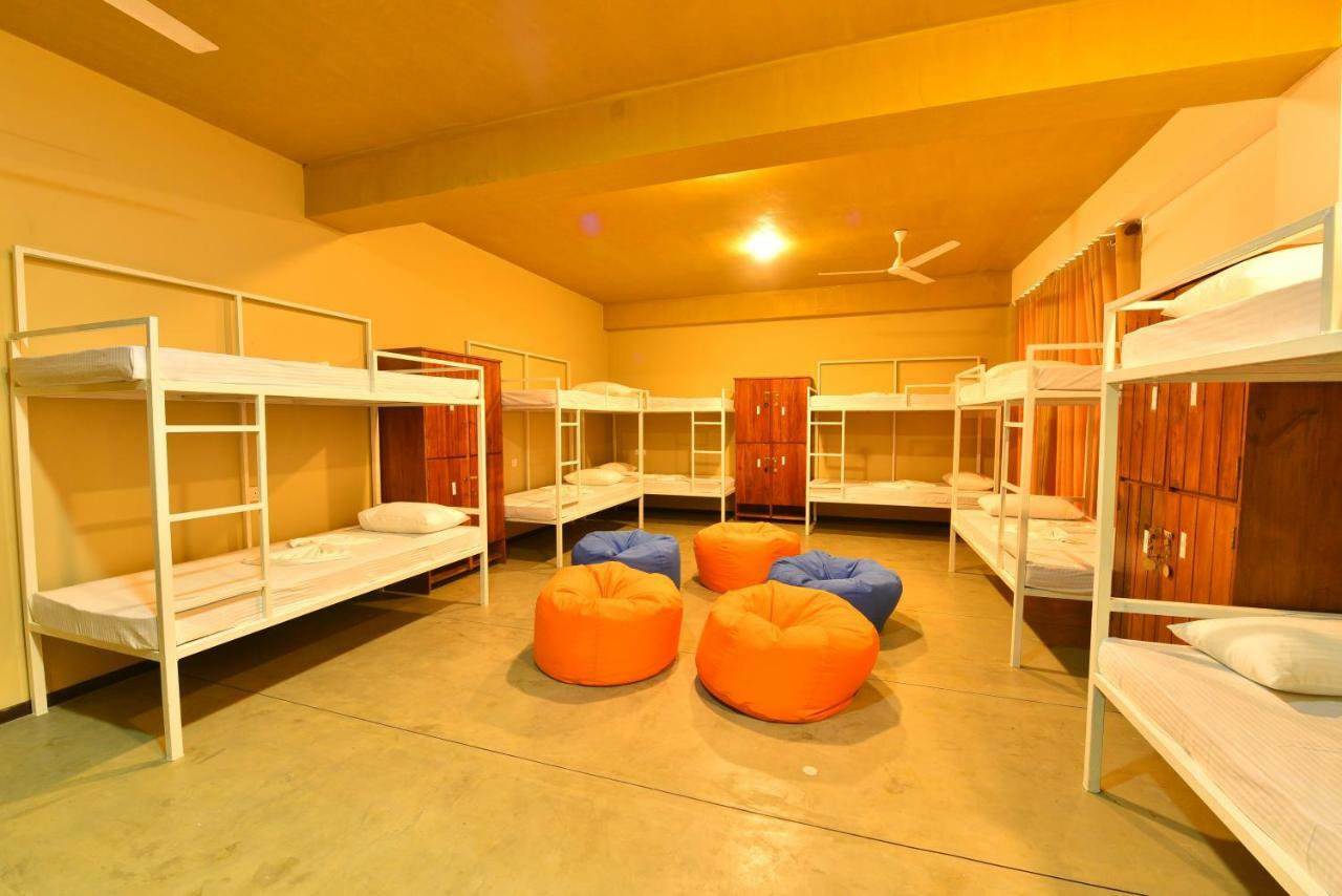 Hiriketiya Beach Hostels Диквелла Экстерьер фото